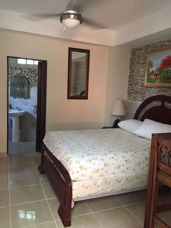 Casa De Vacaciones Y Habitaciones Amuebladas Santo Domingo